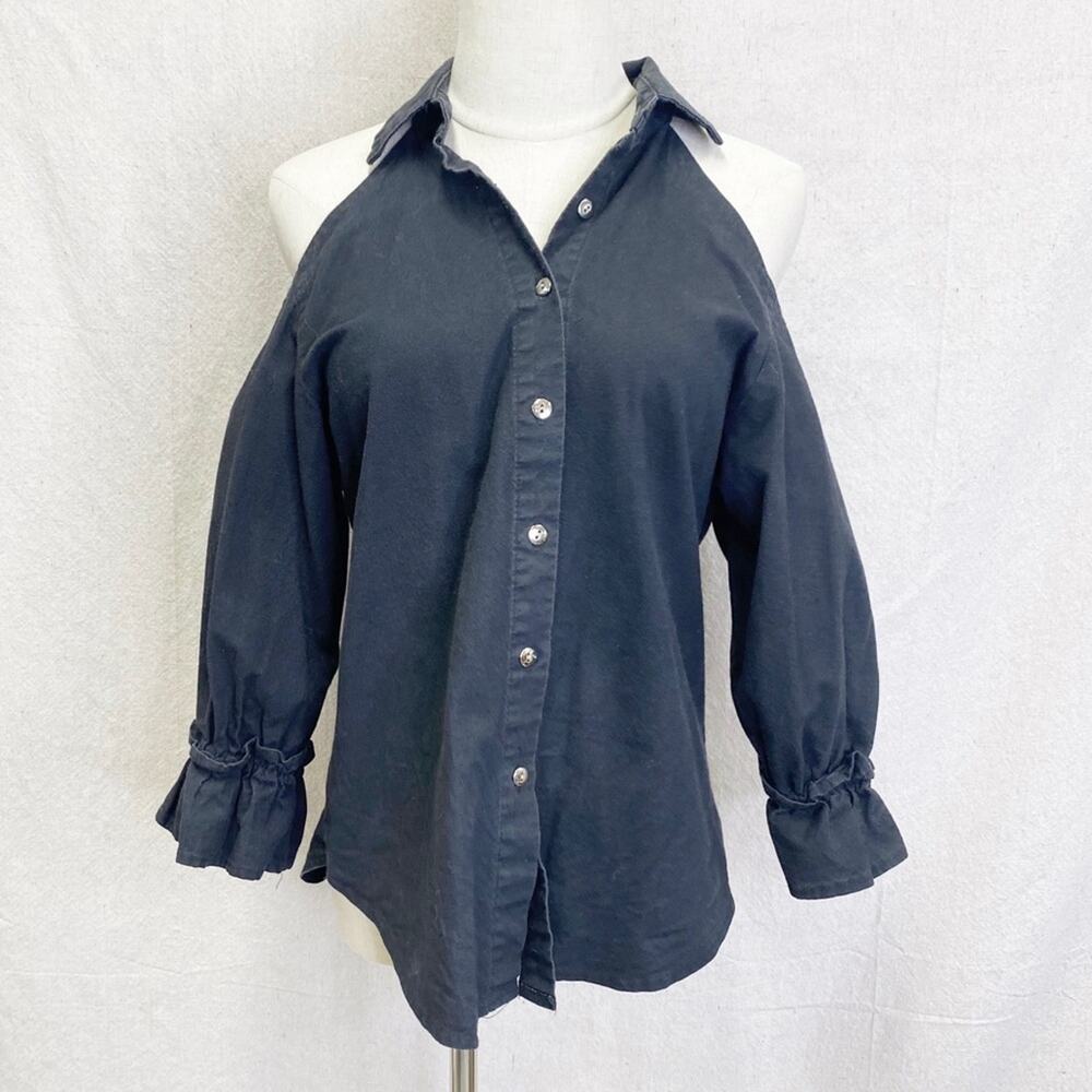 Vintage 80's-90's cold shoulder ruffle sleeve black button up shirt small/medium